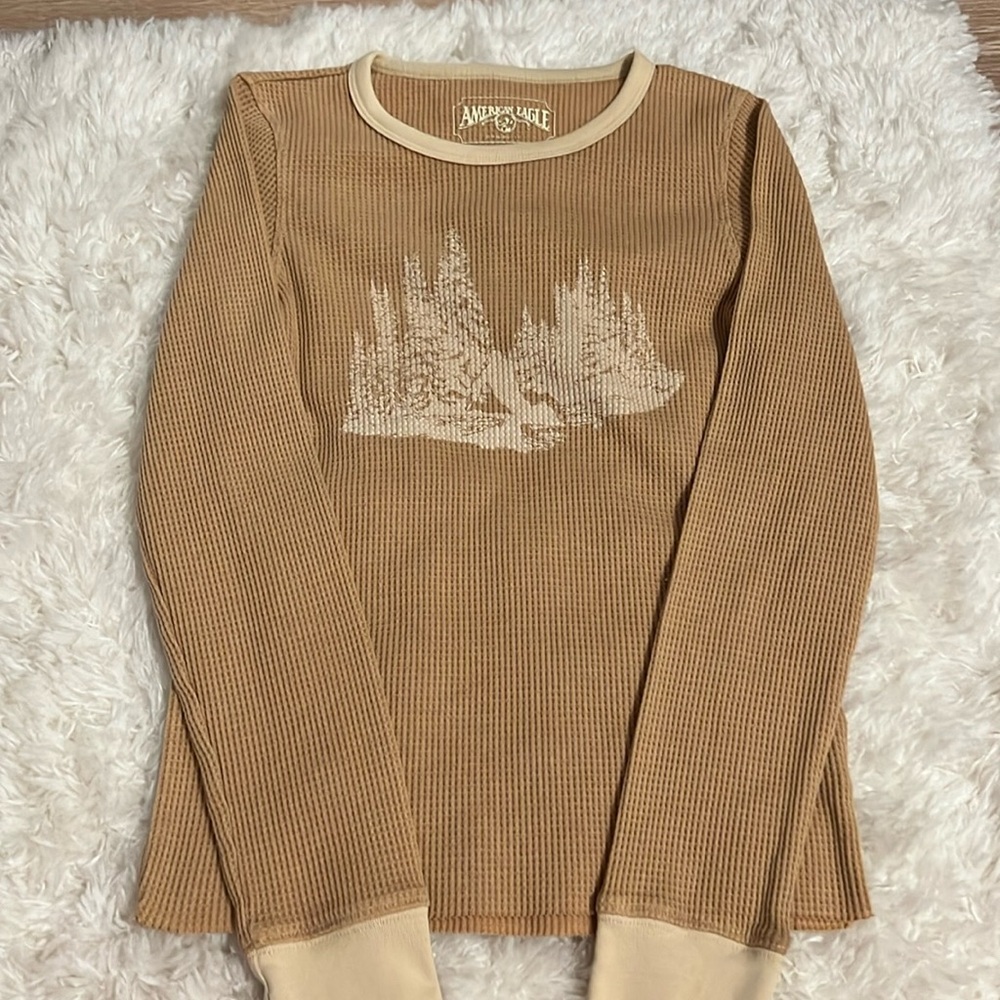 Yellow American Eagle long sleeve with ski decal on